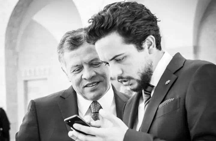 ولي العهد الأردني ينشر صورة تاريخية بدلالات رمزية ويعلّق: ولي العهد الأردني