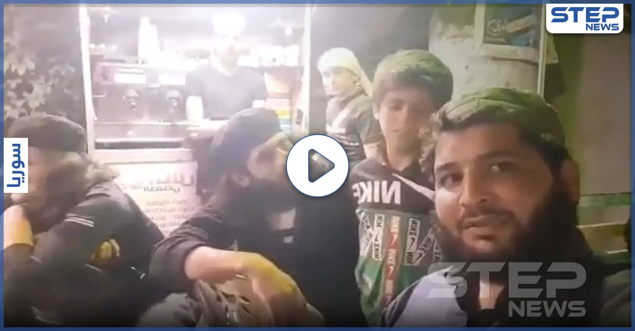 بالفيديو|| الألم واحد .. شبان مهجرين ينشدون تحية لطفل عراقي بـ إدلب والأخير يذرف الدموع: طفل عراقي