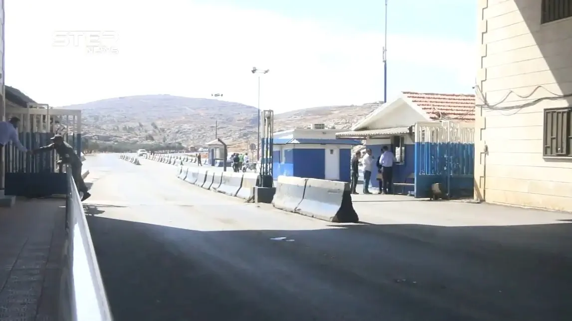 بعد انقضاء إجازة العيد .. الأهالي يتوافدون عبر معبر باب الهوى للرجوع إلى تركيا: معبر باب الهوى