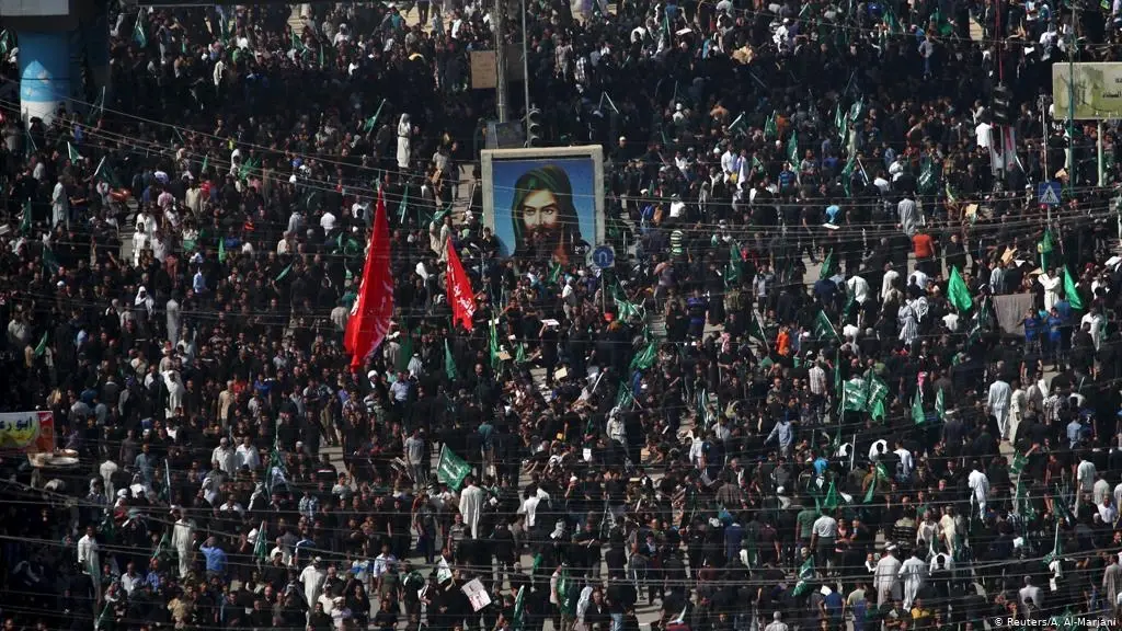 بالفيديو||إيرانيون يحاولون اقتحام معبر حدودي مع العراق.. الحشد الشعبي يؤمن لهم الطريق والحكومة تتحرك: البصرة