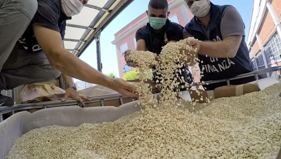 وجهتها السعودية.. ضبط شحنة كبيرة من حبوب الكبتاغون في مرفأ بيروت: مرفأ بيروت