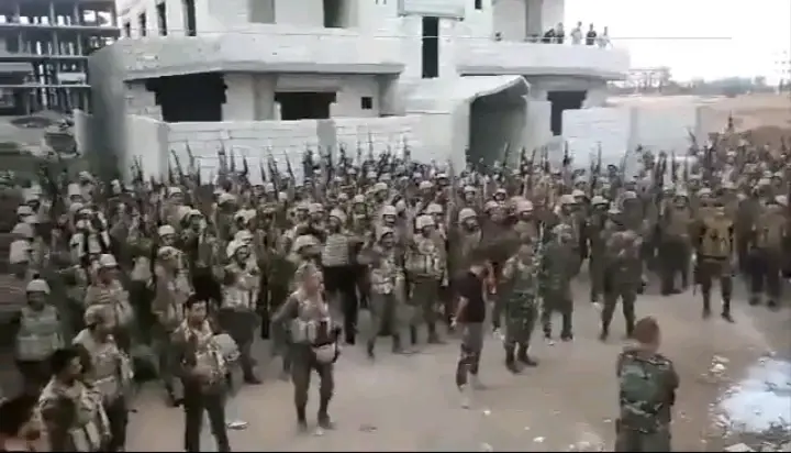 بالفيديو|| "أرواحنا فدا الأسد".. تحشدات لقوات النظام السوري حول درعا ومطالب جديدة للجنتها المركزية تضعها أمام خيارين: آخر أوضاع درعا