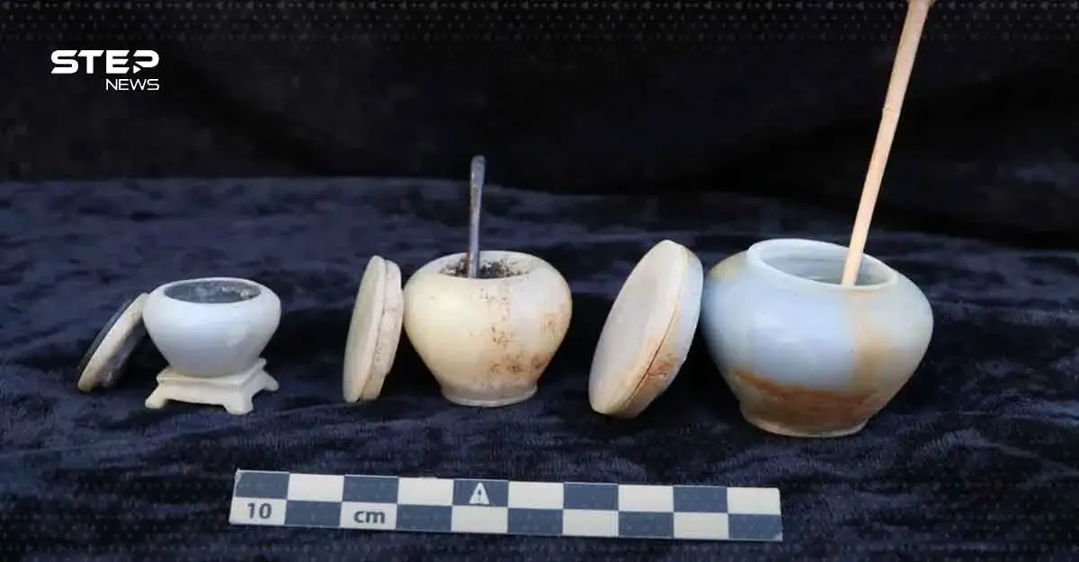 160 إناءً فخاريًا وكنوز نادرة