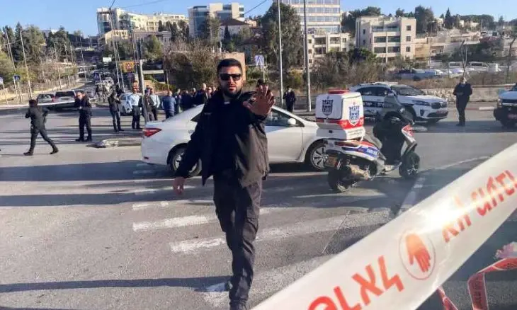 بالفيديو|| قوات إسرائيلة تصفّي فلسطينياً بزعم محاولة تنفيذ عملية طعن: عملة طعن