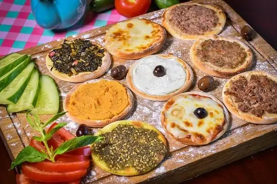 طريقة عمل المناقيش بوصفات مختلفه وسهله: مناقيش زعتر سوري