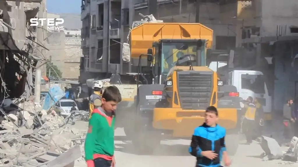 الدمار الكبير الذي لحق بالمباني السكنية في جسر الشغور جراء انفجار السيارة المفخخة يوم أمس: جسر الشغور