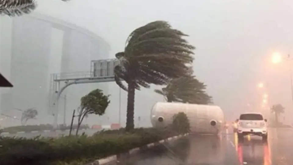 انقطاع الكهرباء عن ربع مليون منزل فرنسي وتوقف القطارات في مساحات شاسعة.. إليك الأسباب: خبر عاجل