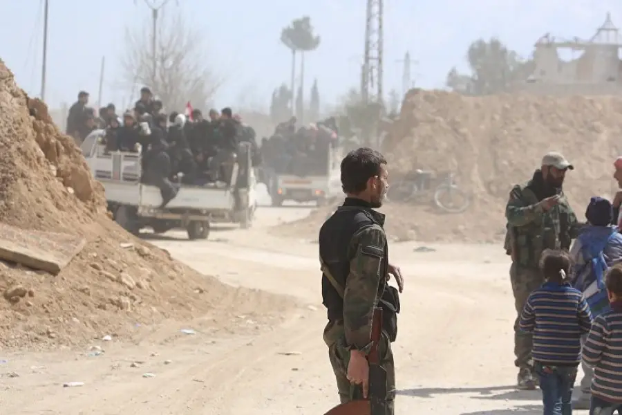 شباب الغوطة الشرقية للخدمة في جيش الأسد.. وضباط النظام يبتزون الأهالي!!: الغوطة الشرقية