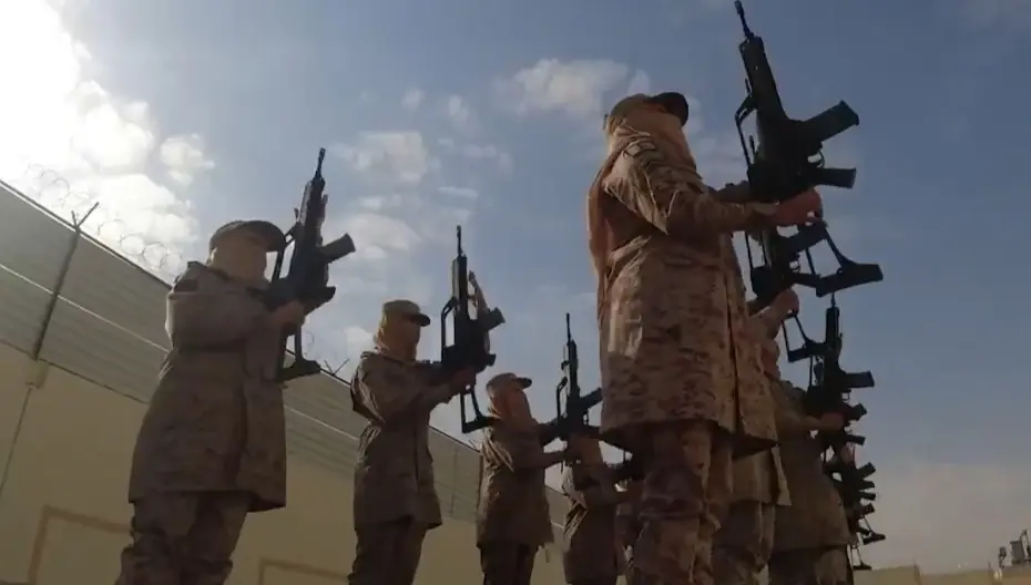 لأوّل مرّة.. الدفاع السعودية تنشر فيديو لتخرج دفعة نسائية بالجيش: وزارة الدفاع السعودية