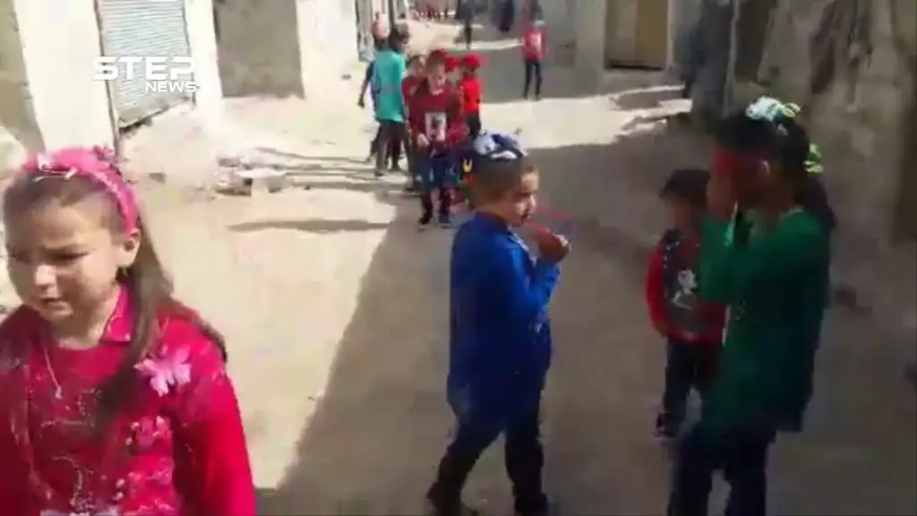 شاهد احتفال الأطفال في أول أيام عيد الفطر في مخيم أبناء مهين بريف إدلب الشمالي: عيد الفطر