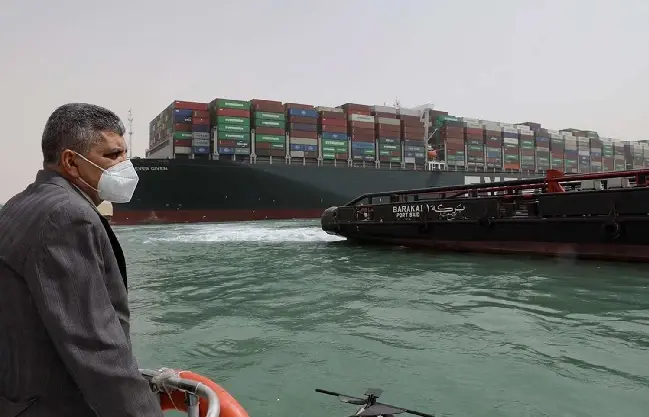 محكمة مصرية ترفض طلباً من سفينة إيفر جيفين التي اغلقت قناة السويس.. ومصادر مصرية تكشفه: إيفر جيفين