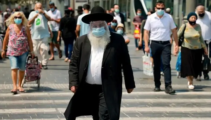 إسرائيل تعفي سكانها من ارتداء الكمامات في الأماكن المفتوحة لأول مرة منذ عام: كورونا