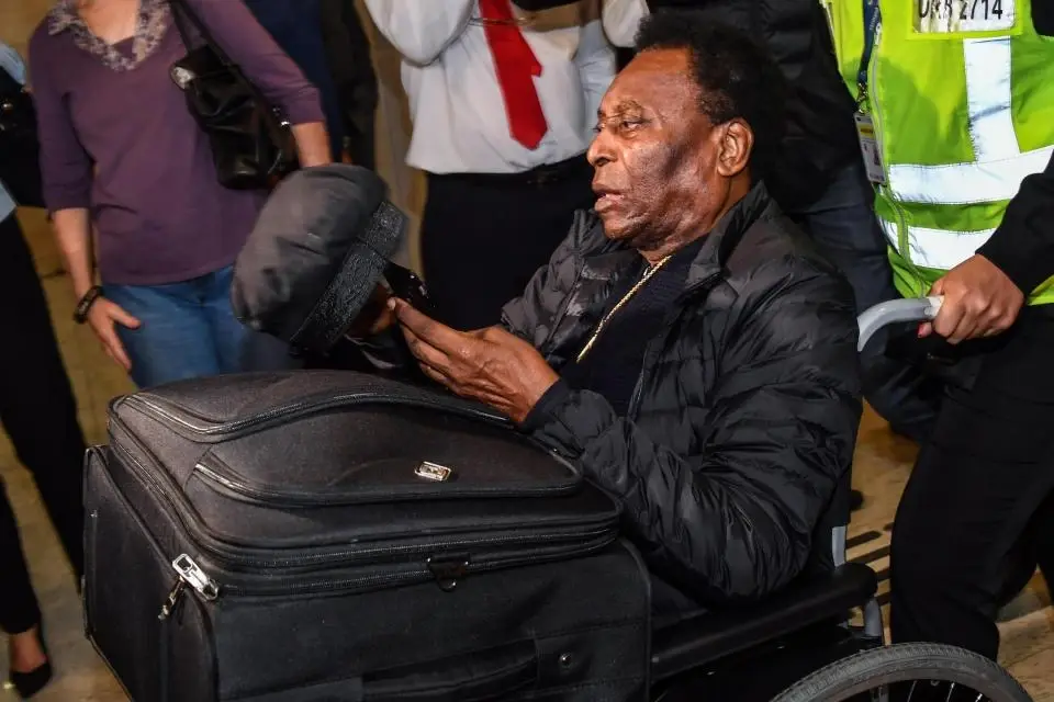 نقل أسطورة كرة القدم البرازيلية بيليه إلى العناية المركزة.. والكشف عن حالته الصحية: بيليه