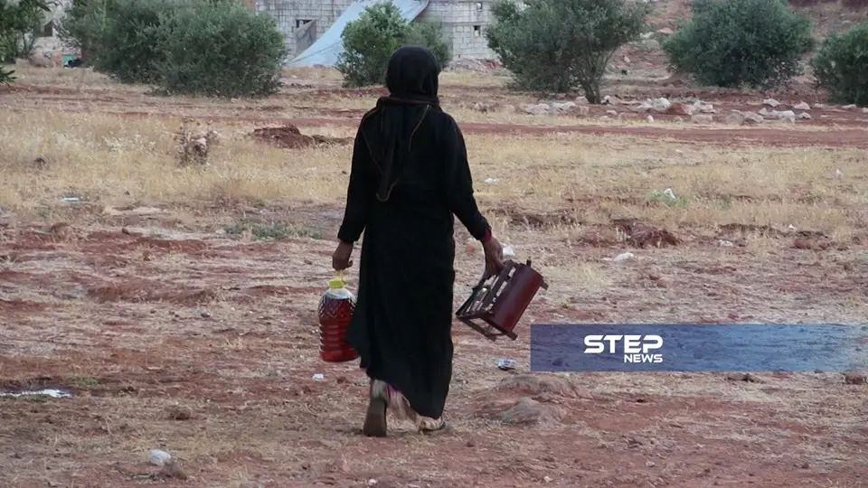 حملة تطوعية غرب حلب تحت عنوان "رفع الحرج عن نازحي ريف حماة" لتوزيع مواقد كاز على النازحين: حلب