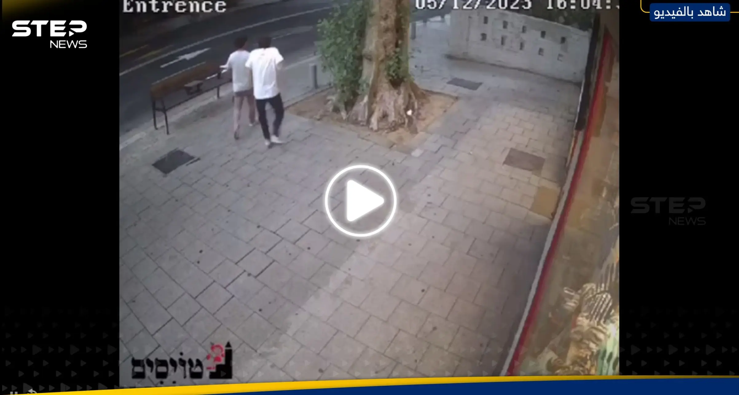 نجيا بأعجوبة.. شاهد|| لحظة سقوط شظايا صاروخ بالقرب من شابين في تل أبيب: صاروخ