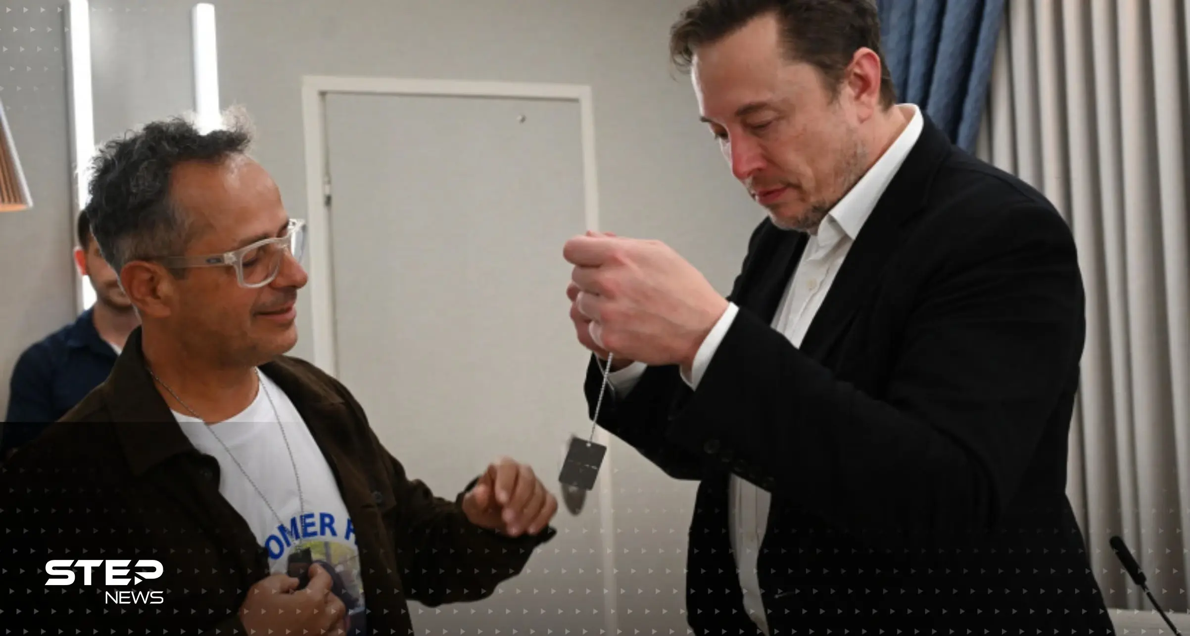 إيلون ماسك يعد بارتداء قلادة تضامناً مع إسرائيل.. تعرّف على قصتها: تويتر