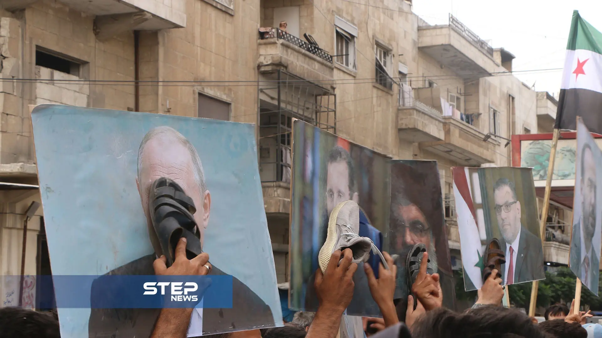 "الثورة ما ماتت"شعار جديد بمظاهرات خرجت اليوم في مدينة إدلب ..تأكيداً على استمرار الثورة: مظاهر في ادلب