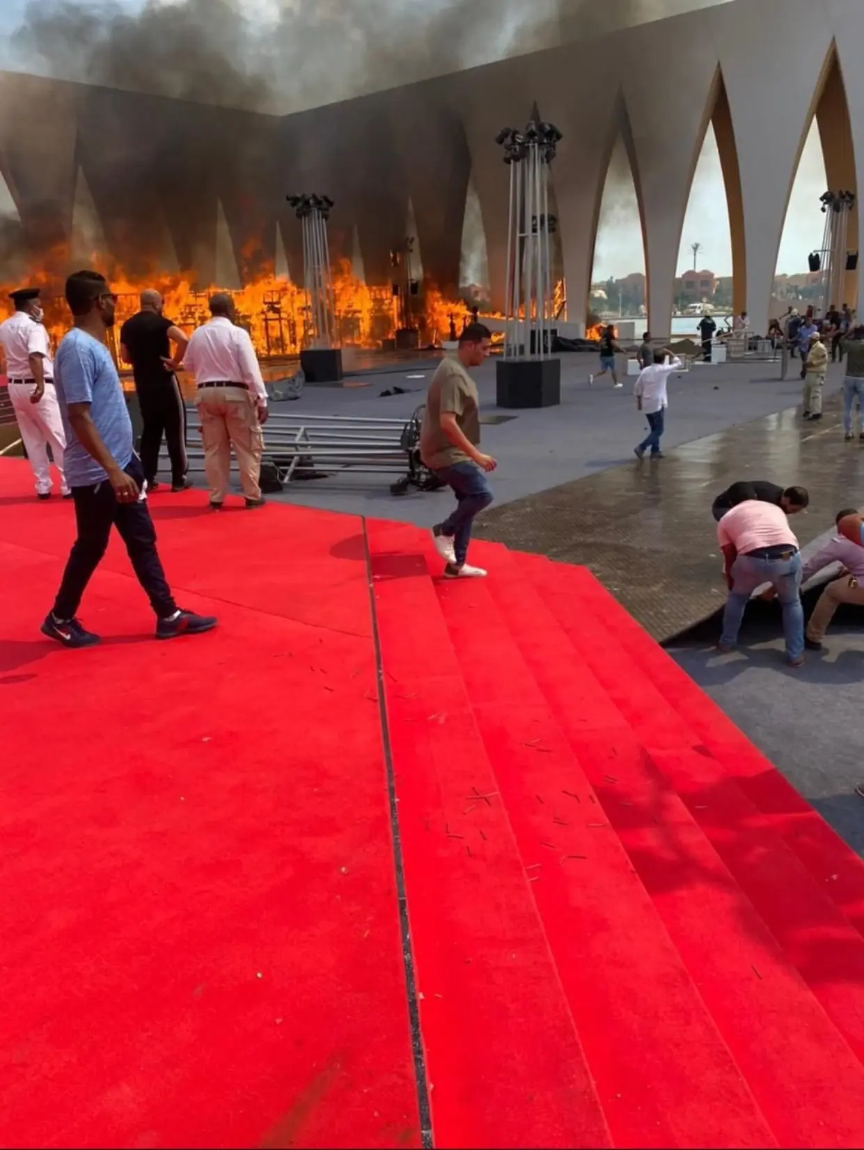 بالفيديو|| حريق هائل في القاعة الرئيسية قبل ساعات من افتتاح مهرجان الجونة السينمائي: مهرجان الجونة السينمائي