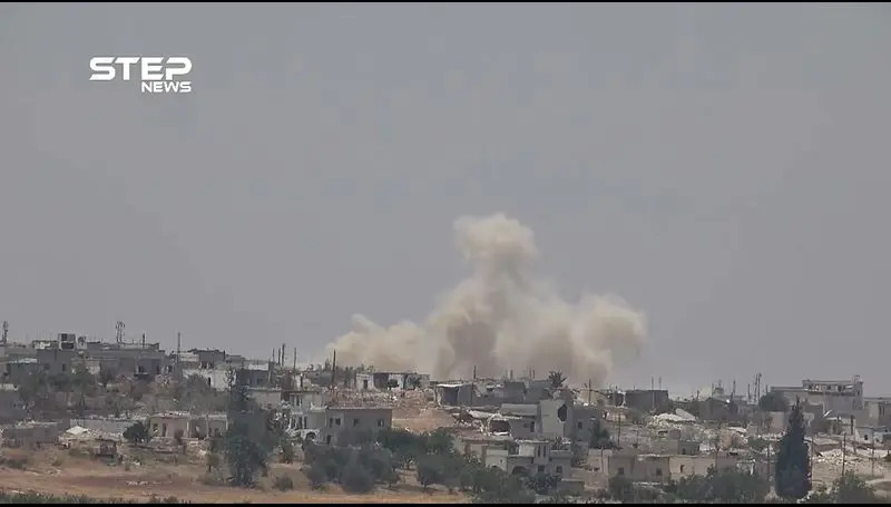 شاهد قصف مدفعي وصاروخي يستهدف قرية  الزكاة شمال حماة: سلايد رئيسي