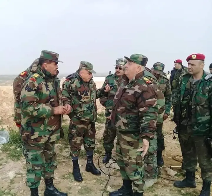 الروس يُكرّمون أحد ضباط الأسد الذي سهّل دخولهم إلى تدمر: تدمر