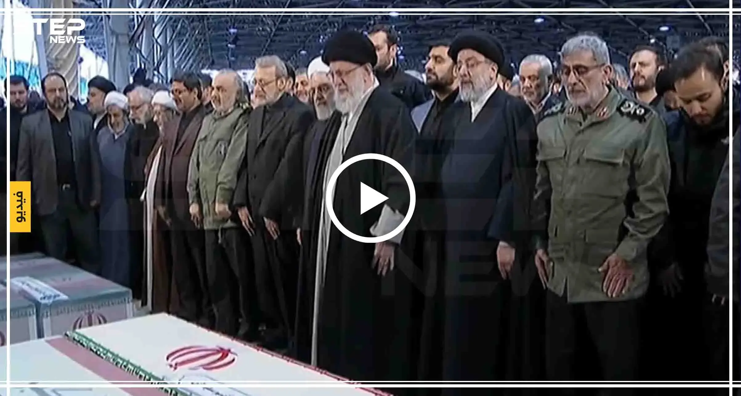 بالفيديو || "خامنئي" ينهمر بالبكاء فوق جثامين "سليماني" ورفاقه بصلاة الجنازة بطهران: خامنئي