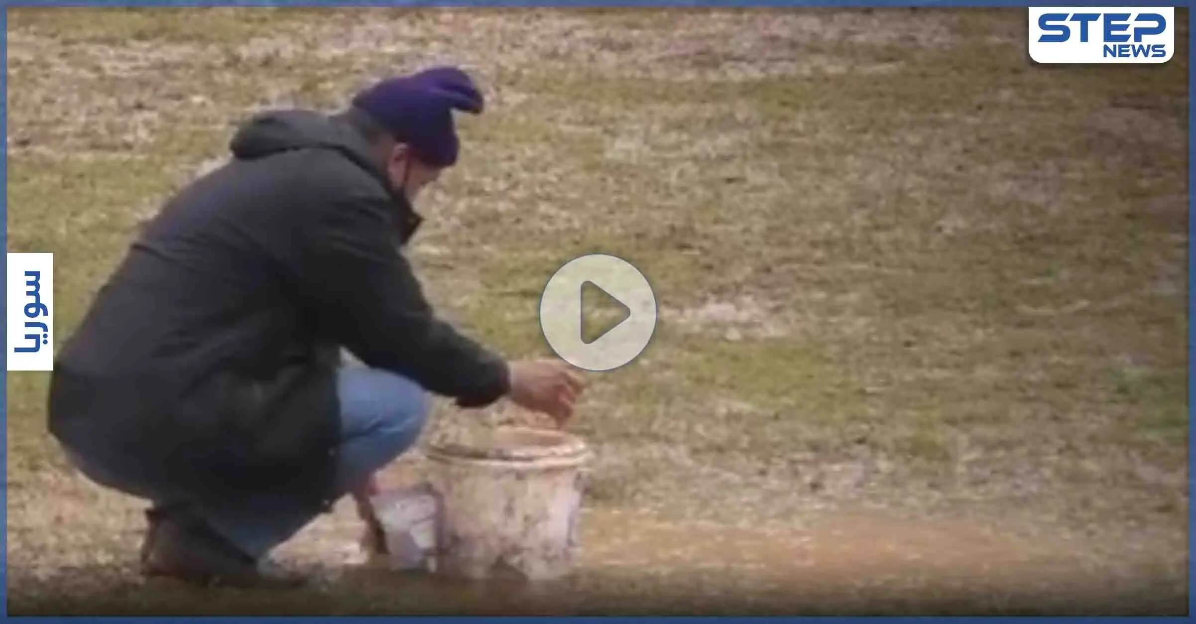 بالفيديو|| تنشيف المعلب بالإسفنجة.. مباراة كرة قدم في طرطوس تُلعب في الوحل والجمهور يحاول إنقاذ الموقف: طرطوس