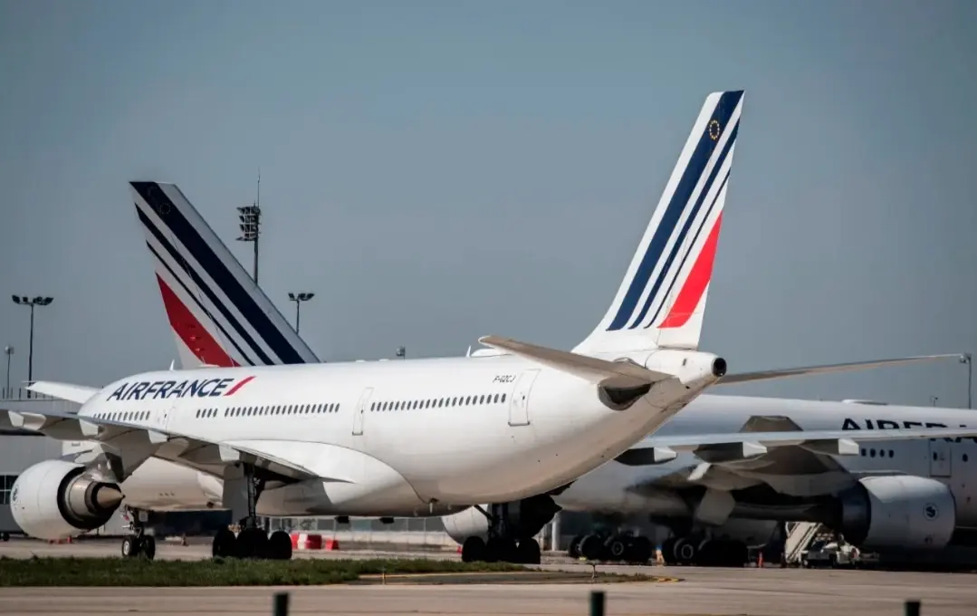 إخلاء طائرة ركاب فرنسية بعد الاشتباه بوجود عبوة ناسفة على متنها.. والسلطات تتحرك: مطار شارل ديغول