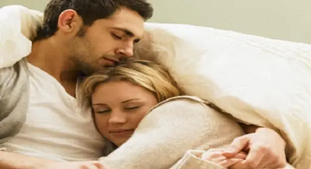 فوائد الحضن.. دراسة تنصح بالحضن للحصول على نوم هادئ وتشرح السبب: النساء
