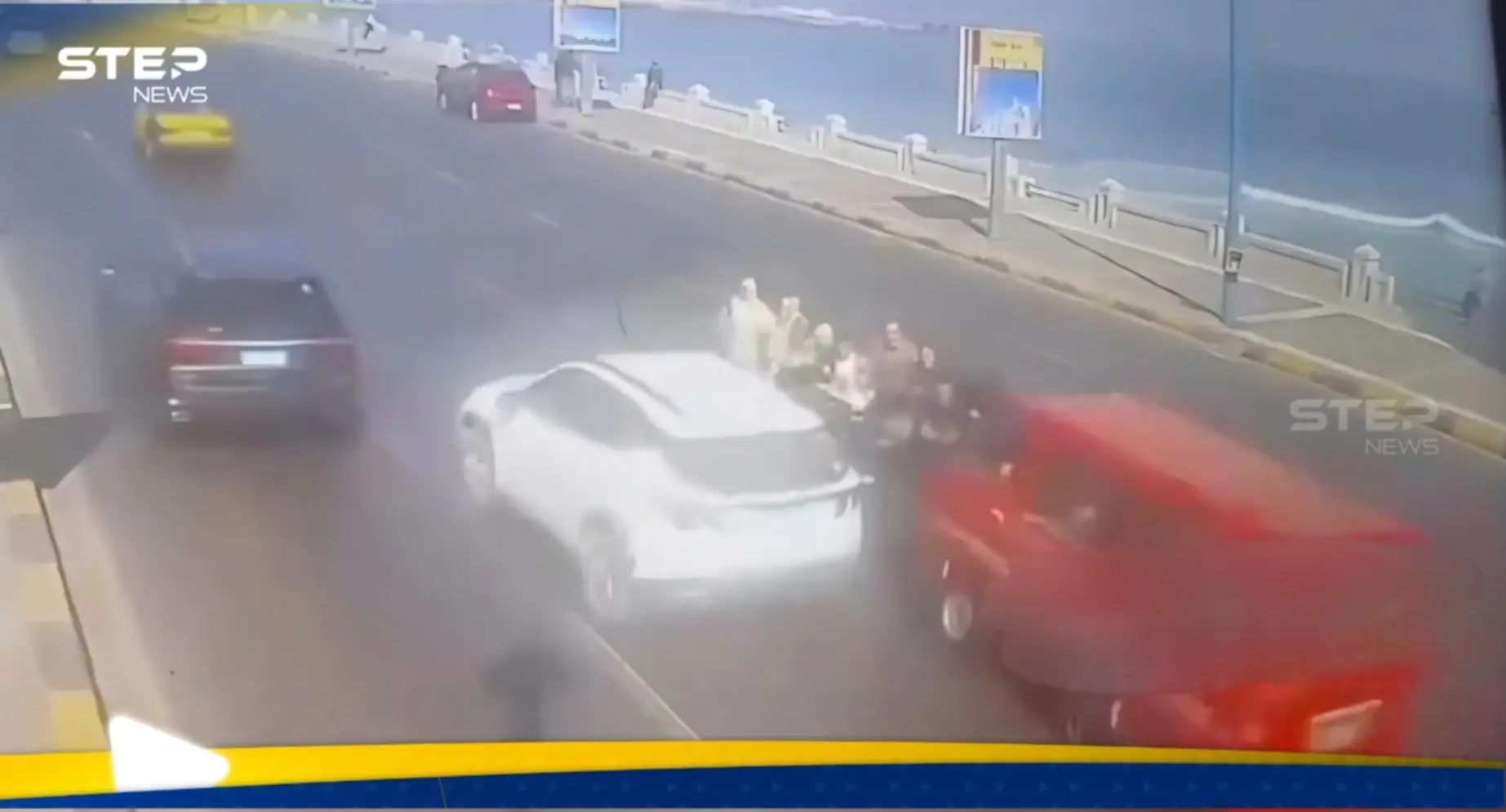 مشهد مروع.. ميكروباص يدهس عددا من المارة على كورنيش الإسكندرية بمصر (فيديو): شاهد بالفيديو