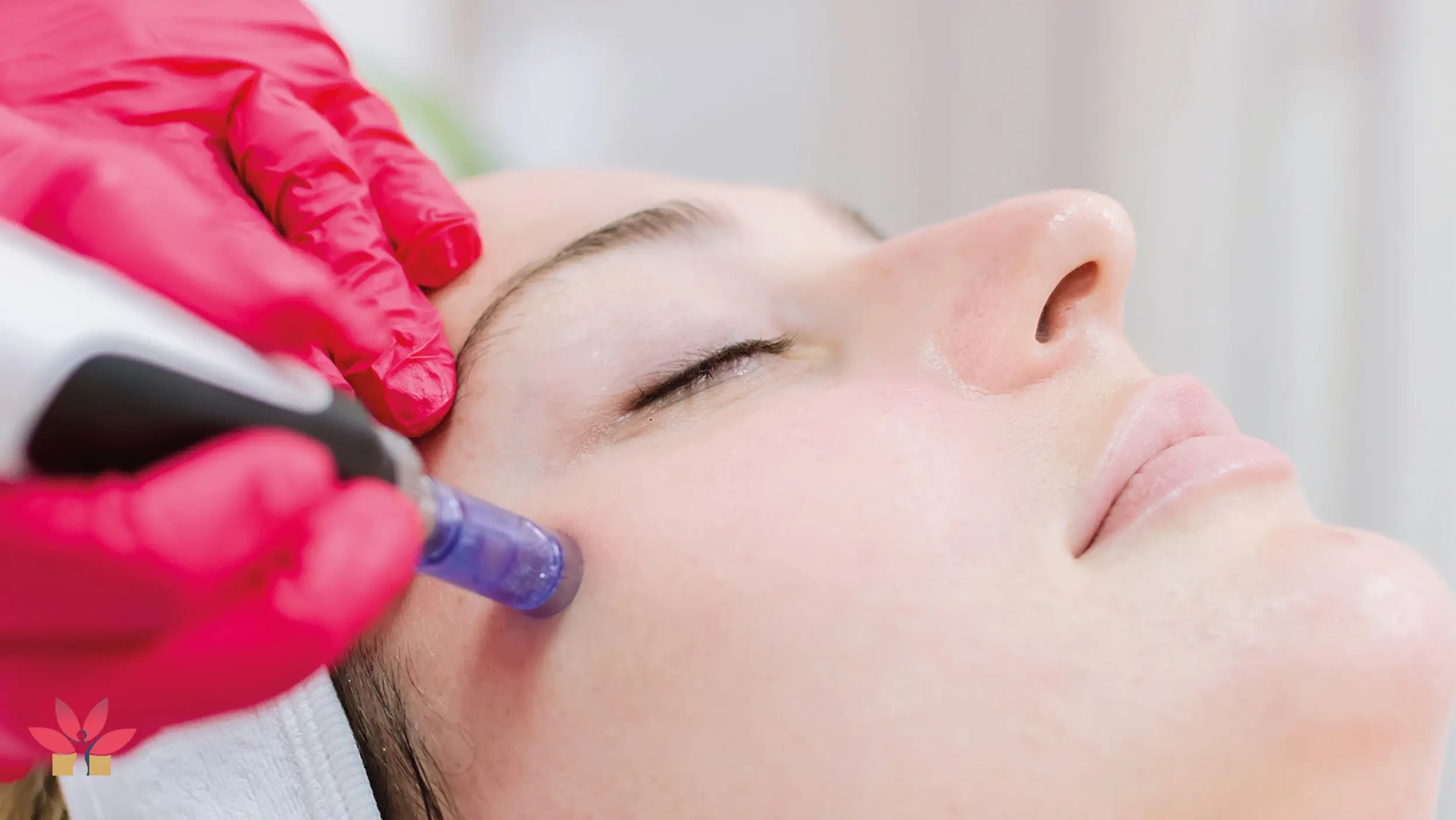 التقشير الكريستالي للبشرة.. أنواعه وطرق العملية مع التكلفة و الأسئلة الشائعة: تجميل ومكياج