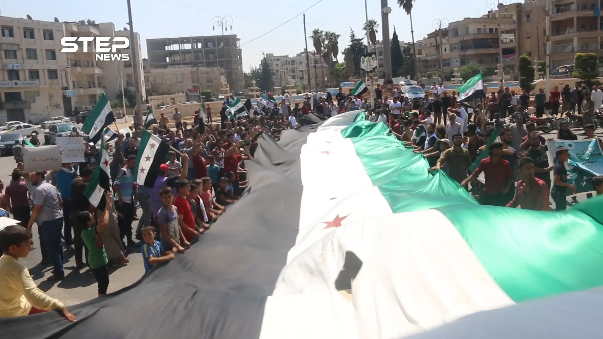 مظاهرة في مدينة إدلب ضد نظام الأسد وتاكيداً على استمرار الحراك السلمي للثورة السورية: التقارير المصورة