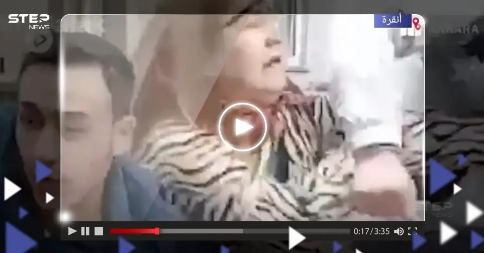 بالفيديو|| امرأتان تهاجمان أخرى محجبة بشكل مفاجئ في أحد شوارع أنقرة: أنقرة