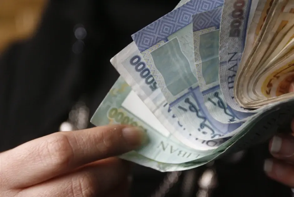 لبنان.. قرار من سلامة يتسبب بانهيار "غير متوقع" في العملة: السوق السوداء