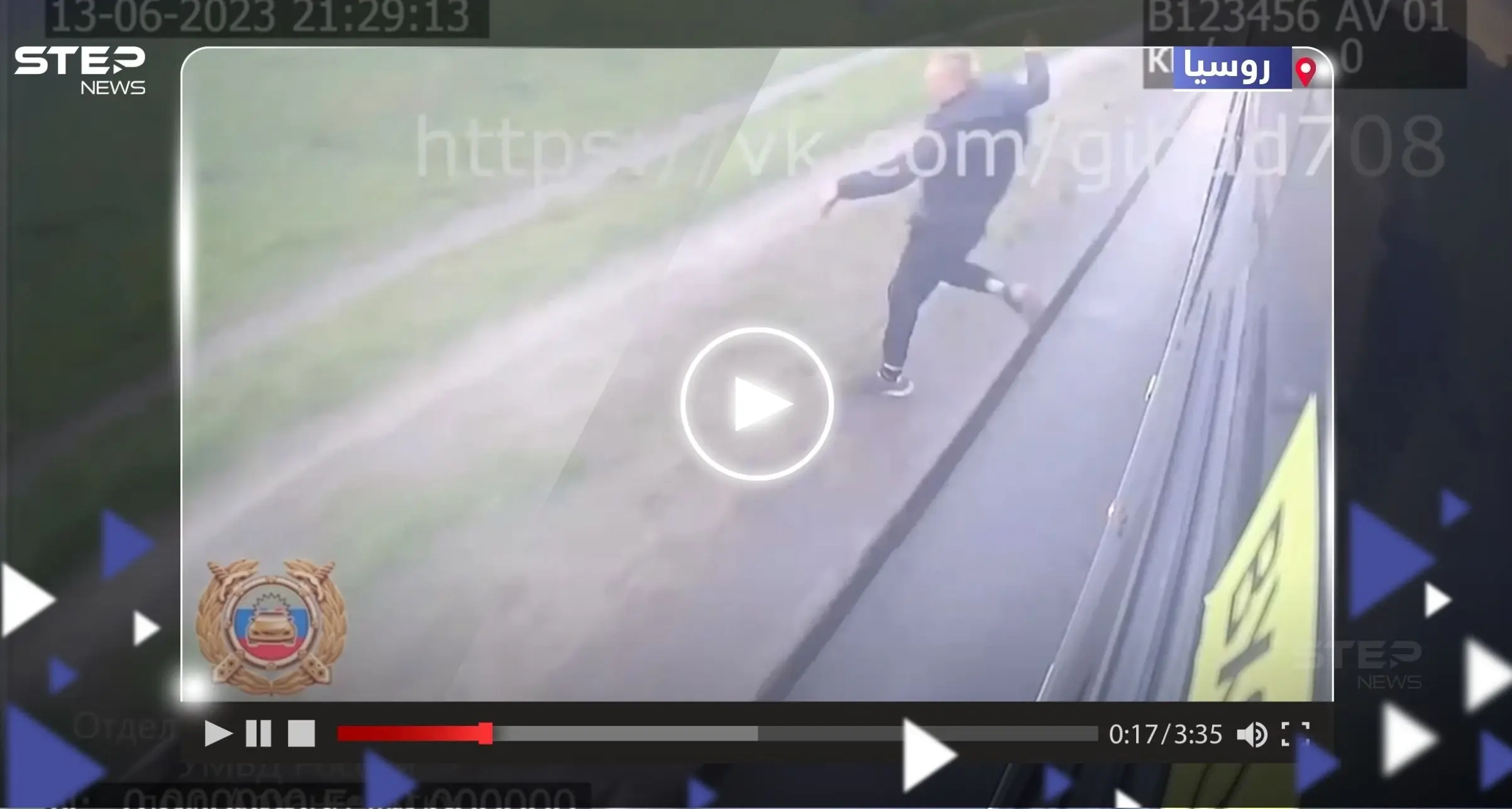 مشهد مؤلم يوثق لحظة قفز شاب من حافلة أثناء سيرها بسرعة (فيديو): حافلة مسرعة