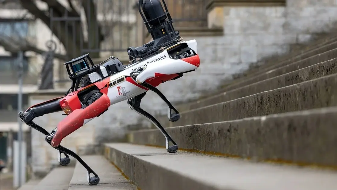 الجيش البريطاني يجنّد "كلب آلي" إضافةً إلى الكلاب البوليسية ضمن صفوفه: الجيش البريطاني