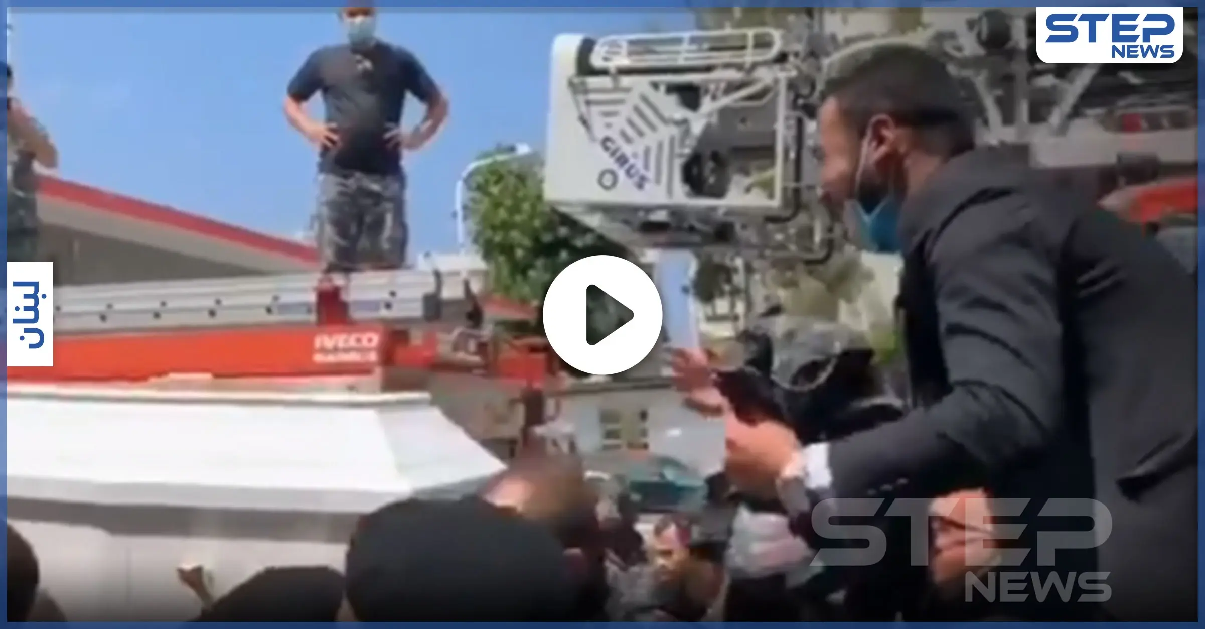 بالفيديو|| شاب لبناني يودع خطيبته بطريقة فريدة حاملا بدلتها الرسمية.. "سحر فارس كسرتيلي ضهري": العاصمة اللبنانية