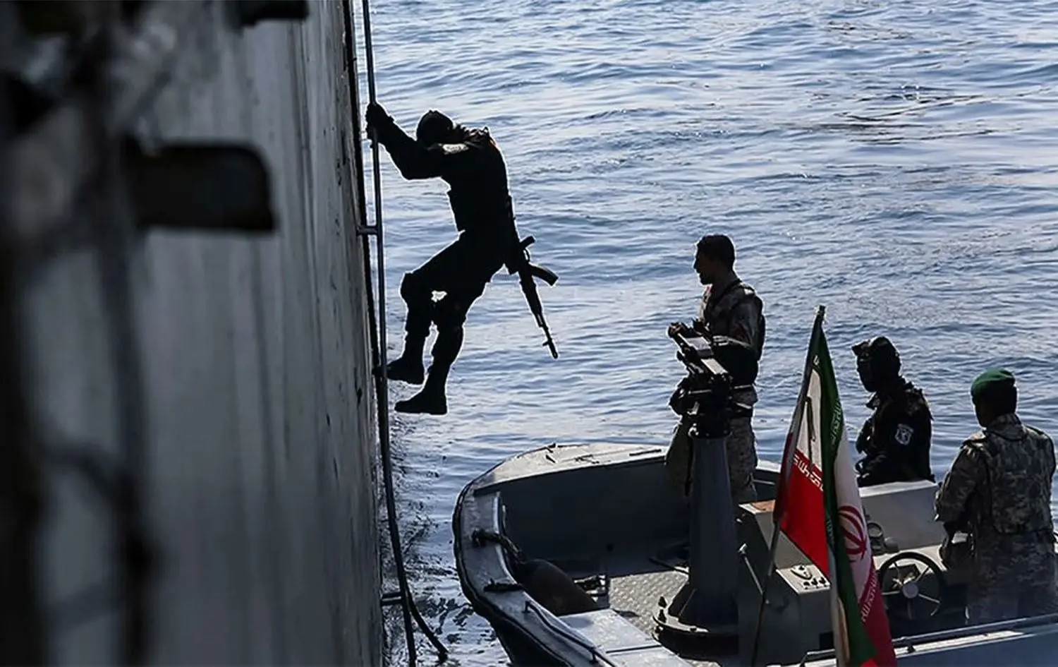 فيتنام تعلن عن مفاوضات مع إيران بخصوص ناقلة النفط وقائد الحرس الثوري يؤكد هزيمة أمريكا في بحر عمان: بحر عمان