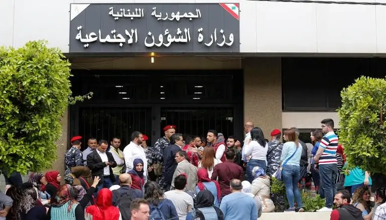 لبنان يُطلق البطاقة التمويلية بالدولار.. تعرف على المستفيدون وآلية التسجيل: الأزمة الاقتصادية