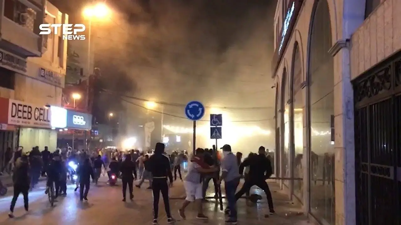طرابلس: غضب الشوارع ينهال على المصارف (فيديو): 250 ليرة مصرف لبنان وسوريا للبيع