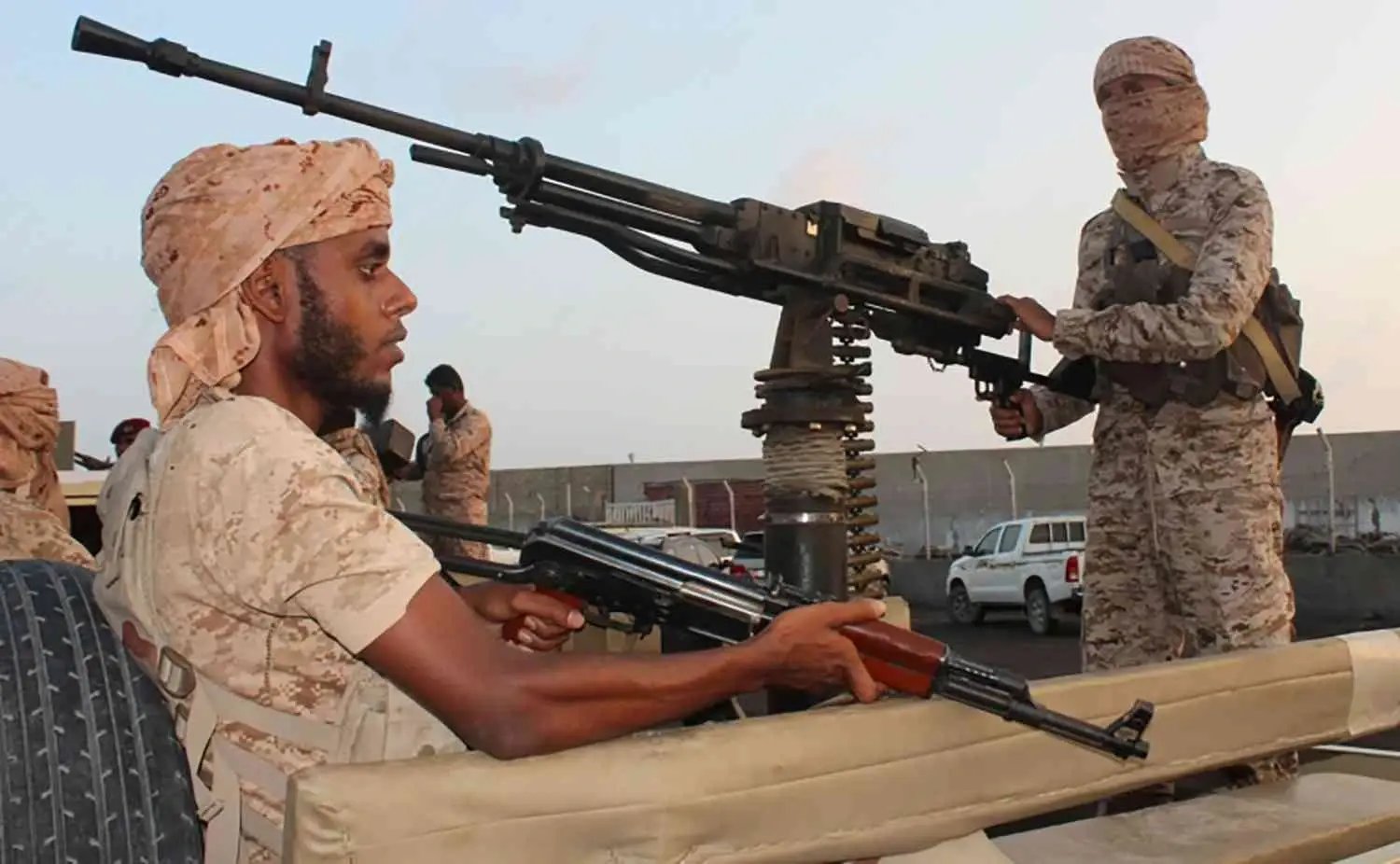 الخارجية الأمريكية تتراجع خطوةً إلى الوراء: حكومة اليمن هي الحكومة الشرعية الوحيدة: الحكومة الشرعية باليمن