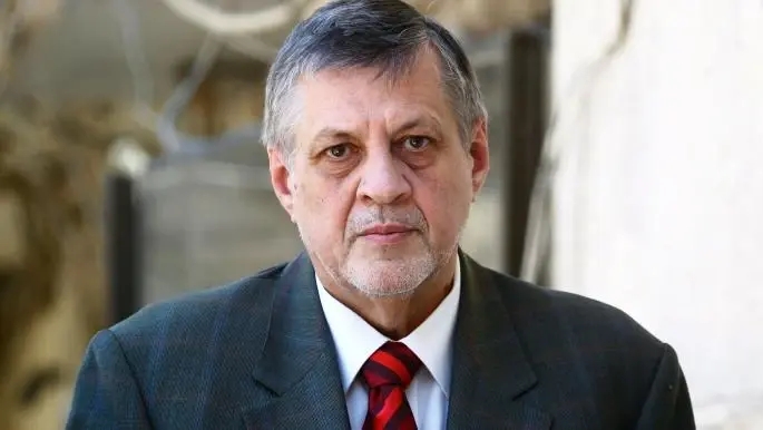 المبعوث الأممي الجديد إلى ليبيا يلتقي خليفة حفتر ورئيس الحكومة يغادر طبرق لاستكمال مشاوراته: خليفة حفتر