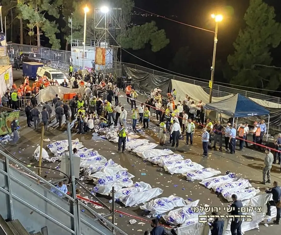 نتنياهو يصل إلى موقع كارثة التدافع الضخم شمالي إسرائيل.. وهكذا علق على الحادثة: شمالي إسرائيل