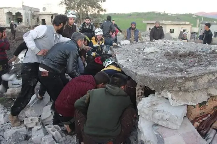 مقتل عنصر للدفاع المدني بقصف على ريف حماة.. والمعارضة تتوعد: أصحاب الخوذ البيضاء