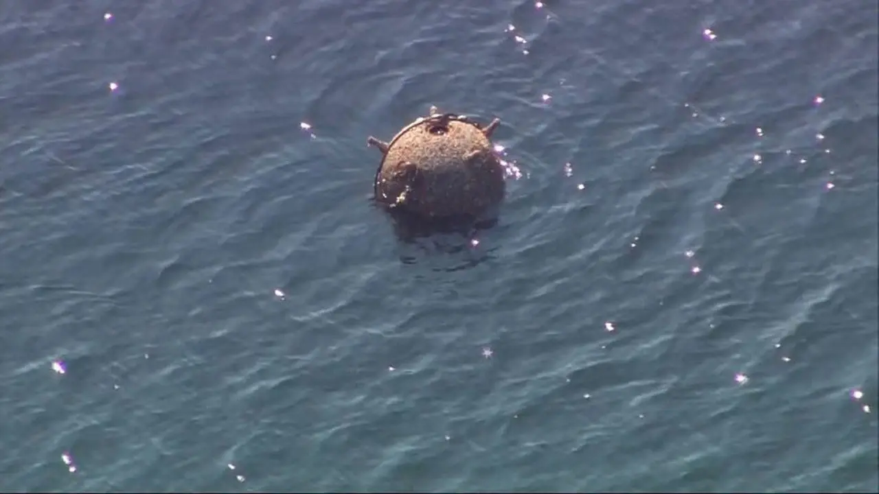 التحالف العربي يدمر لغماً بحرياً زرعته جماعة الحوثي في البحر الأحمر.. ويكشف دولة المنشأ: البحر الاحمر