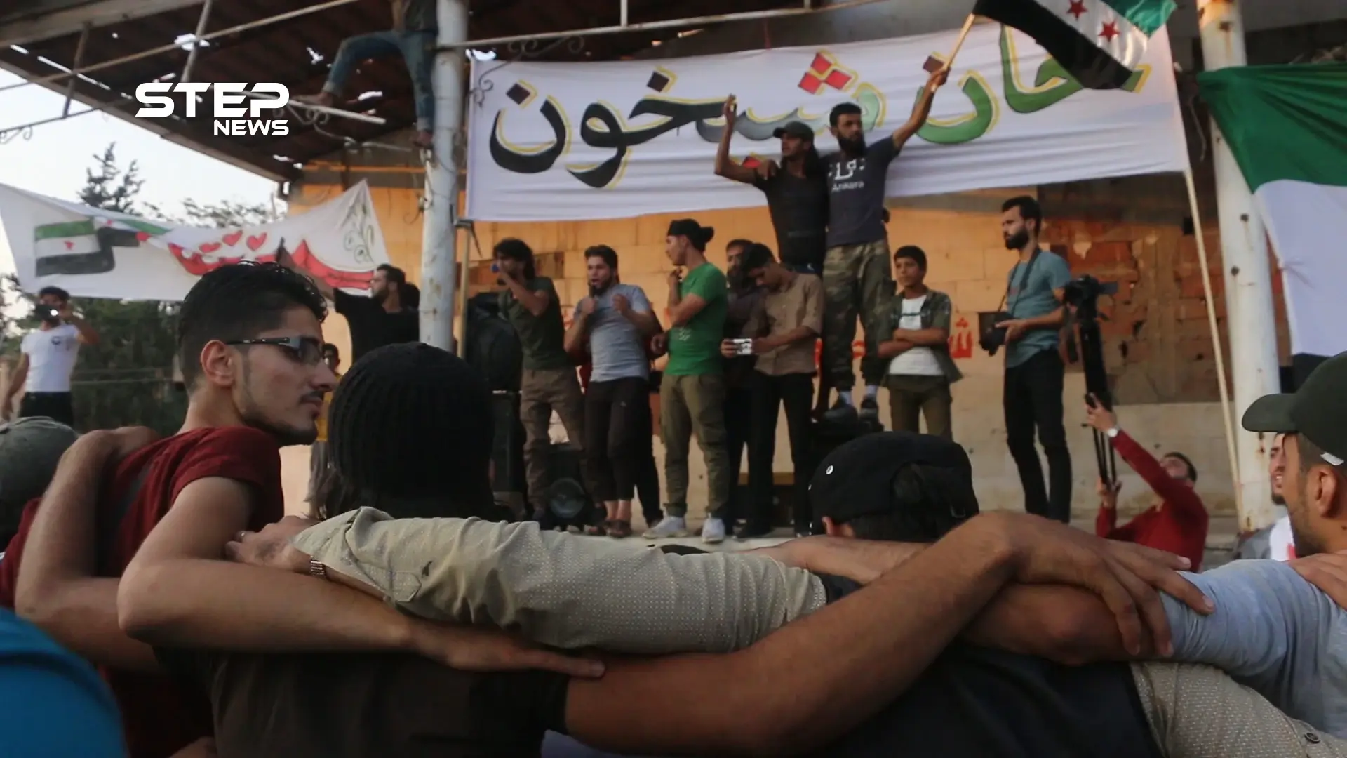 مظاهرة في مدينة إدلب رداً على شائعات بثها النظام السوري حول عودة أهالي خان شيخون: خان شيخون