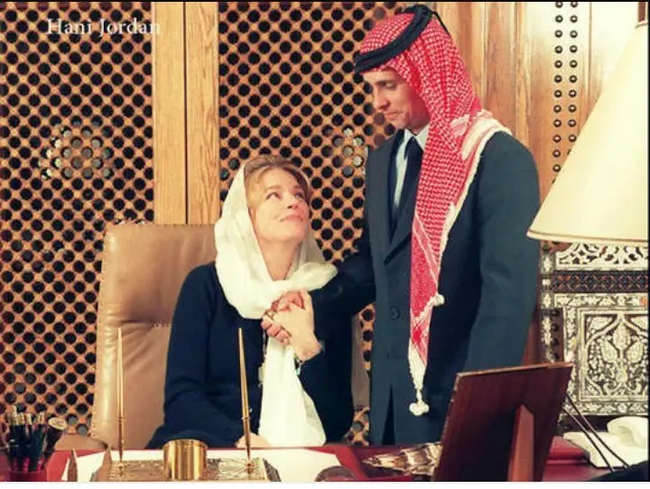 الملكة نور توضح موقفها من اعتقال ابنها الأمير حمزة وما جرى بالأردن: الأمير حمزة بن الحسين