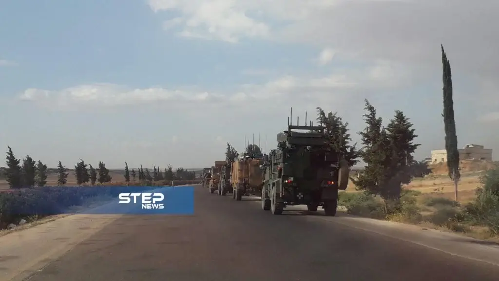 شاهد بالصور .. رتل تركي برفقة فصائل الثوار أثناء سيره على الاتوستراد الدولي جنوب إدلب باتجاه نقطة المراقبة التركية في مدينة مورك بريف حماة الشمالي: حماة