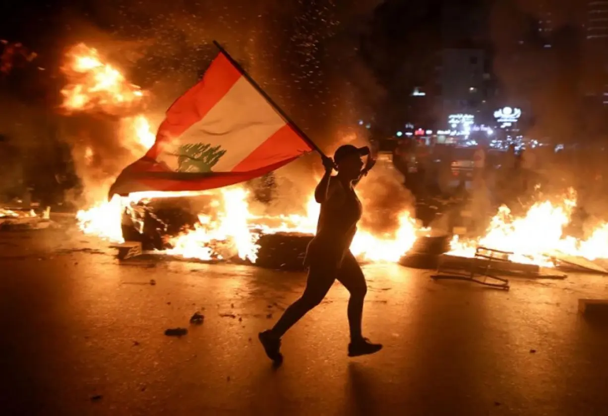 اشتعال خط نفطي في لبنان قادم من دولة عربية بعد ساعات من وصول نفط إيران: عكار