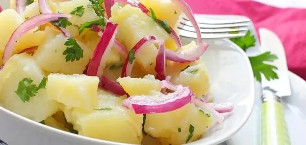 طريقة عمل سلطة البطاطس بوصفات جديدة: سلطة بطاطس مع البقدونس