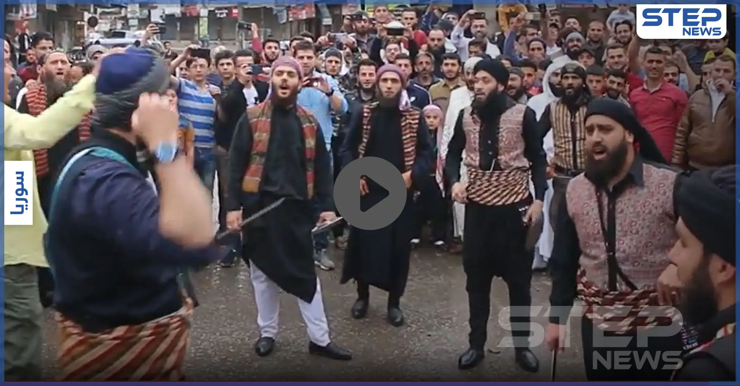 العراضة الحمصية تجوب شوارع مدينة ادلب في اولى أيام عيد الفطر المبارك: فيديو سوريا